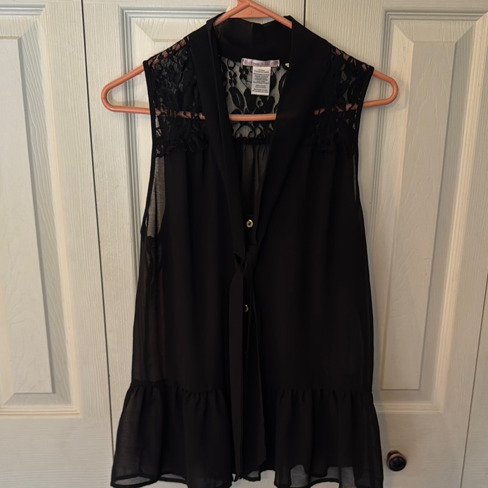 Elegant Black Sleeveless Lace Top